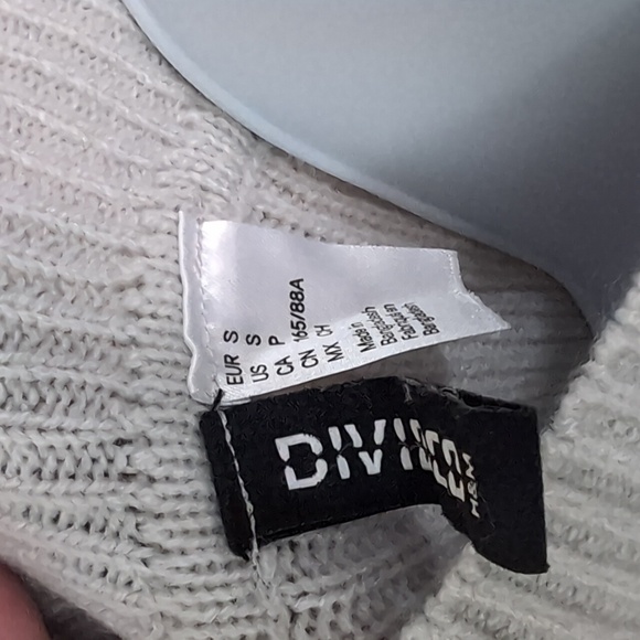 Divided H&M Cloud Grey Ribbed Cold Shoulder Sweater Size Small - Picture 5 of 6
